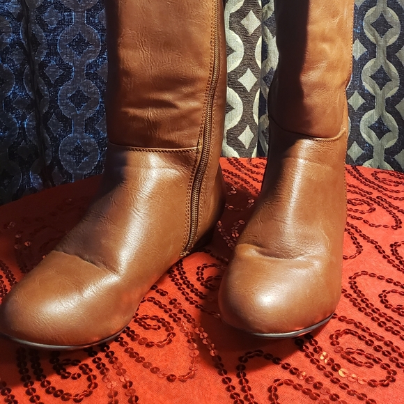 Boots - Picture 4 of 4